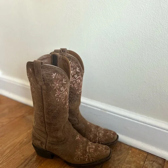 Ariat Brown Embroidered Heeled Boots - Picture 3 of 8